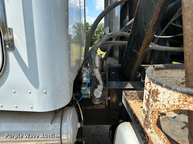 image for item OC9035 2011 Peterbilt 365  winch truck