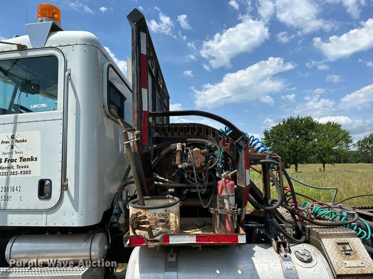 image for item OC9035 2011 Peterbilt 365  winch truck