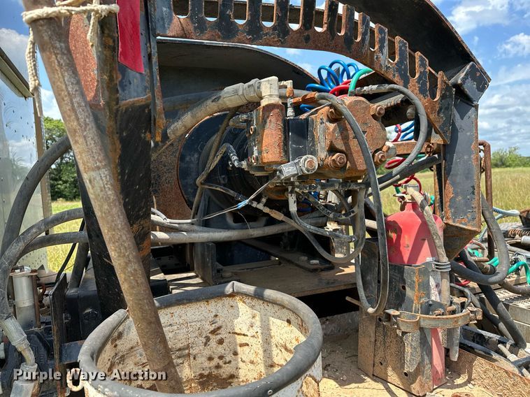 image for item OC9035 2011 Peterbilt 365  winch truck