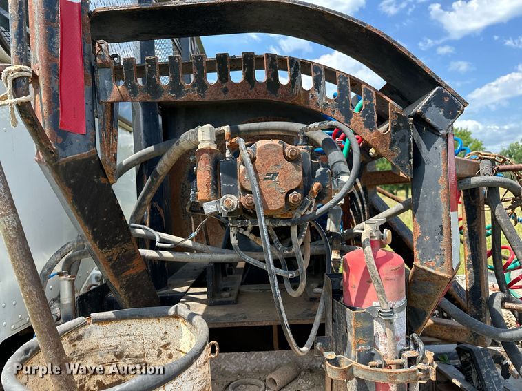 image for item OC9035 2011 Peterbilt 365  winch truck