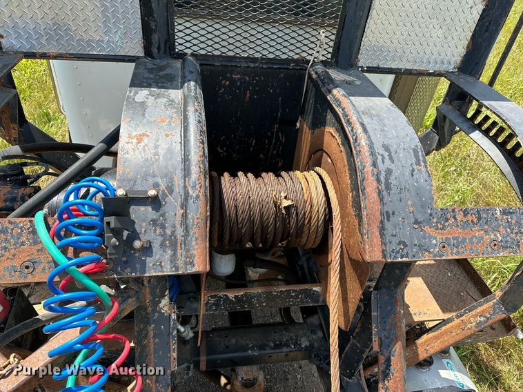 image for item OC9035 2011 Peterbilt 365  winch truck