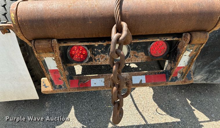 image for item OC9035 2011 Peterbilt 365  winch truck