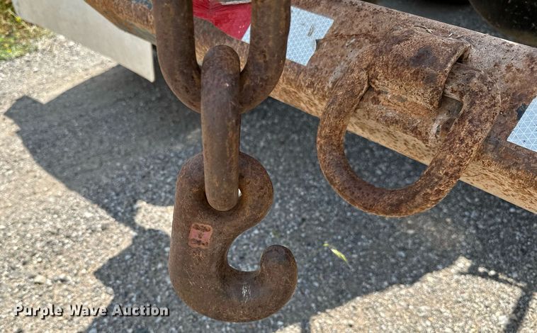 image for item OC9035 2011 Peterbilt 365  winch truck