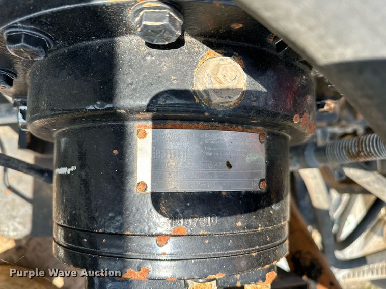 image for item OC9035 2011 Peterbilt 365  winch truck