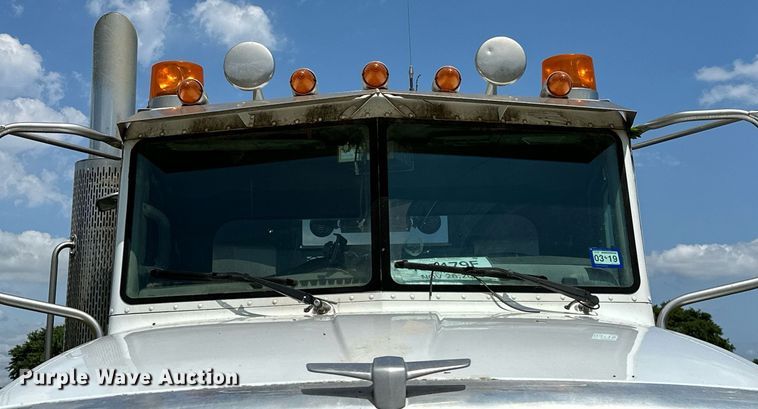 image for item OC9035 2011 Peterbilt 365  winch truck