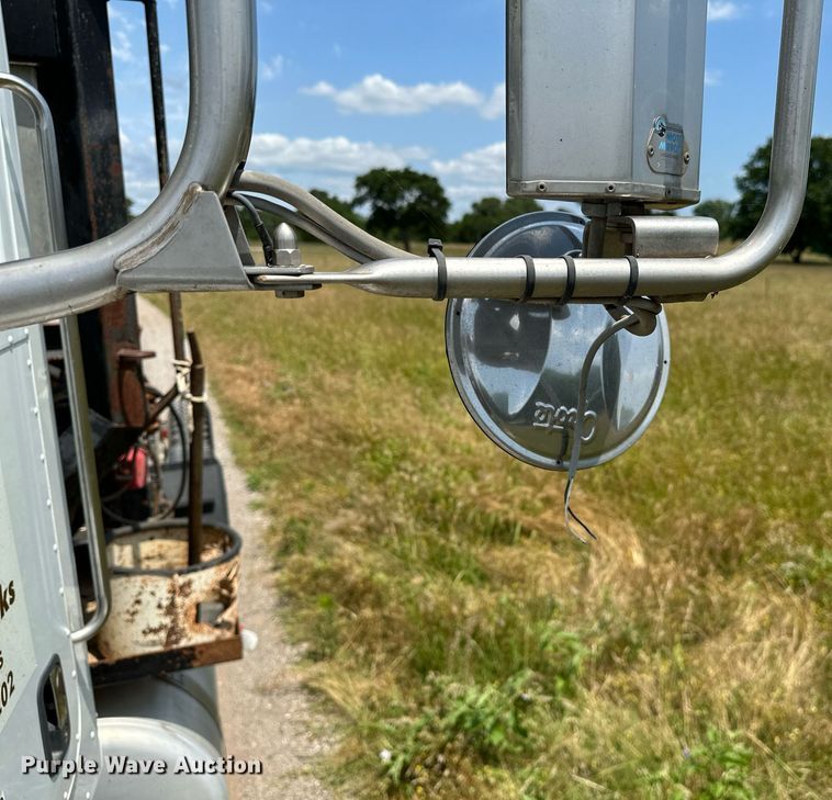 image for item OC9035 2011 Peterbilt 365  winch truck