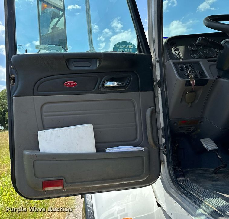 image for item OC9035 2011 Peterbilt 365  winch truck