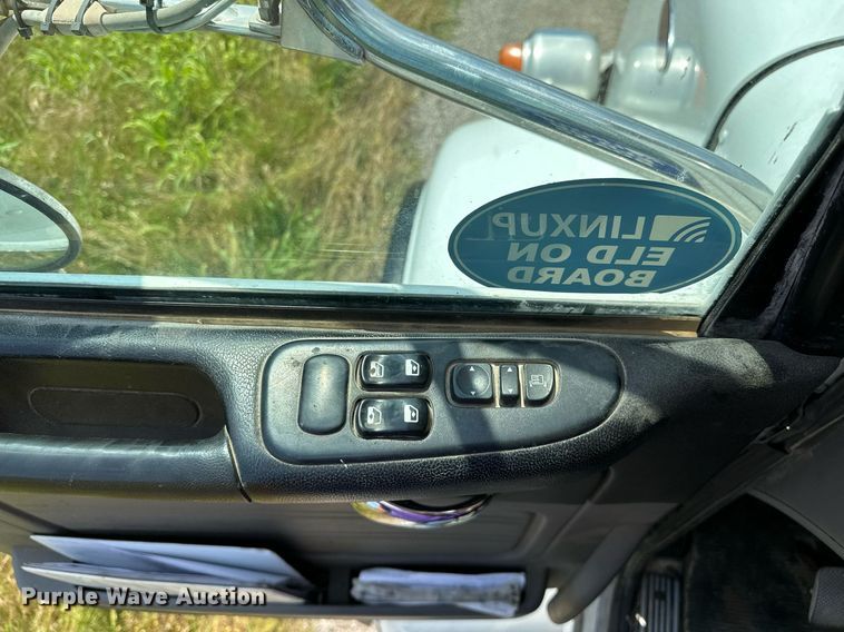 image for item OC9035 2011 Peterbilt 365  winch truck