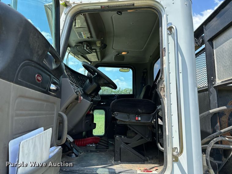 image for item OC9035 2011 Peterbilt 365  winch truck