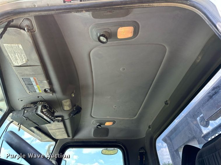 image for item OC9035 2011 Peterbilt 365  winch truck