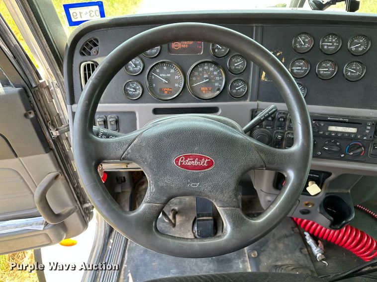 image for item OC9035 2011 Peterbilt 365  winch truck