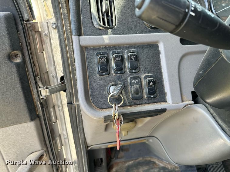 image for item OC9035 2011 Peterbilt 365  winch truck