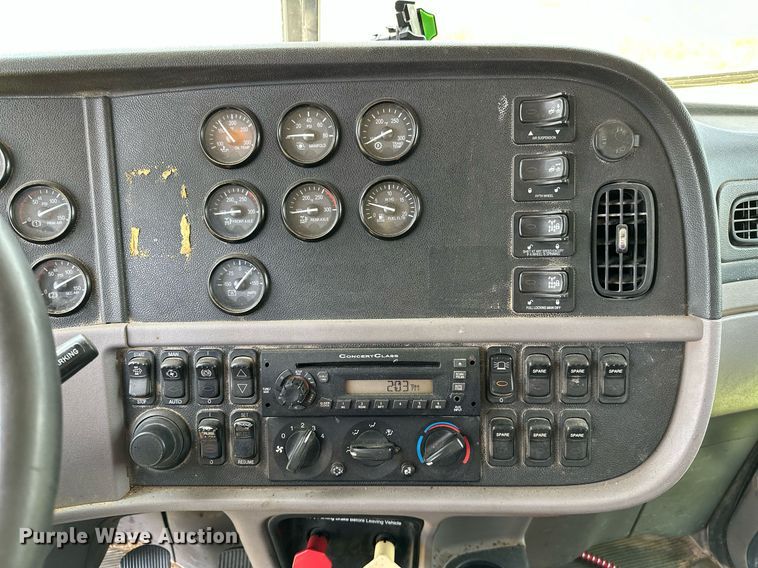 image for item OC9035 2011 Peterbilt 365  winch truck