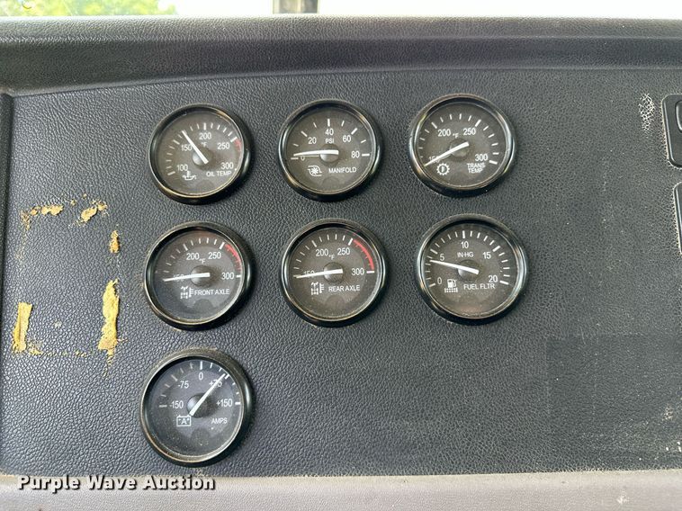 image for item OC9035 2011 Peterbilt 365  winch truck