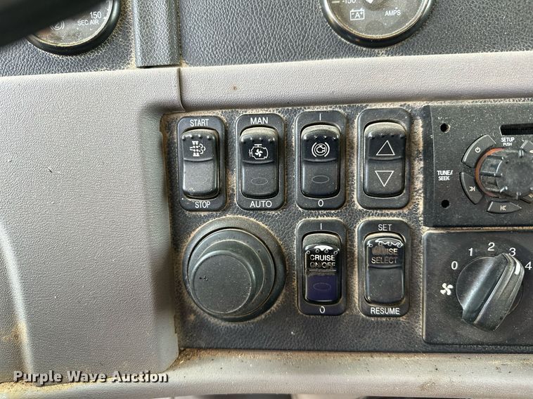 image for item OC9035 2011 Peterbilt 365  winch truck