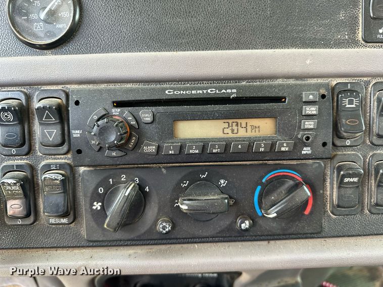 image for item OC9035 2011 Peterbilt 365  winch truck