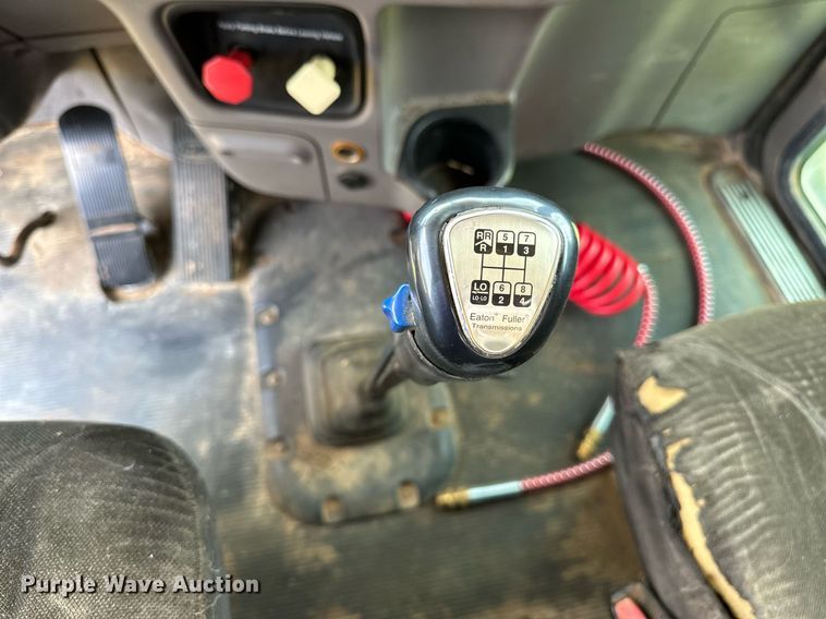 image for item OC9035 2011 Peterbilt 365  winch truck