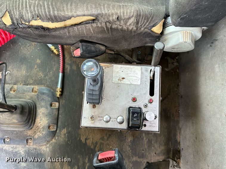 image for item OC9035 2011 Peterbilt 365  winch truck