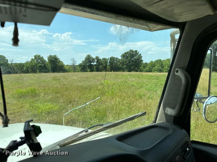 image for item OC9035 2011 Peterbilt 365  winch truck