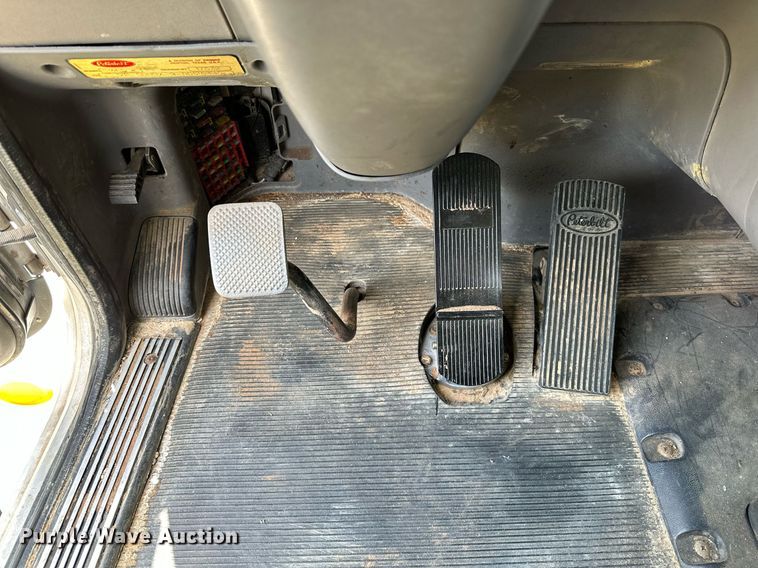 image for item OC9035 2011 Peterbilt 365  winch truck