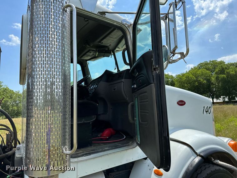 image for item OC9035 2011 Peterbilt 365  winch truck