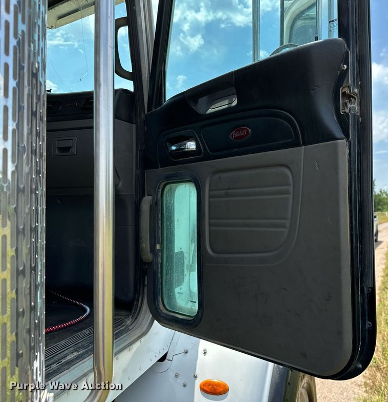 image for item OC9035 2011 Peterbilt 365  winch truck