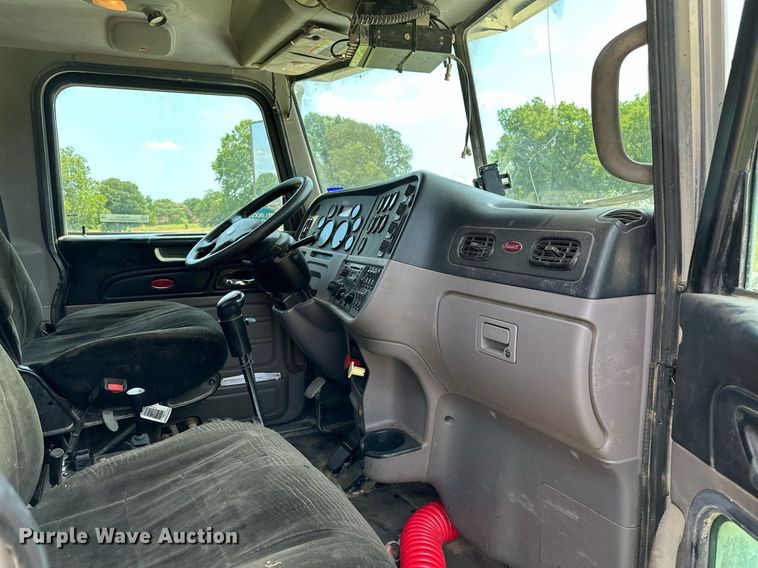 image for item OC9035 2011 Peterbilt 365  winch truck