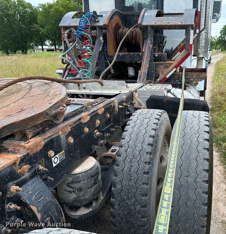 image for item OC9035 2011 Peterbilt 365  winch truck