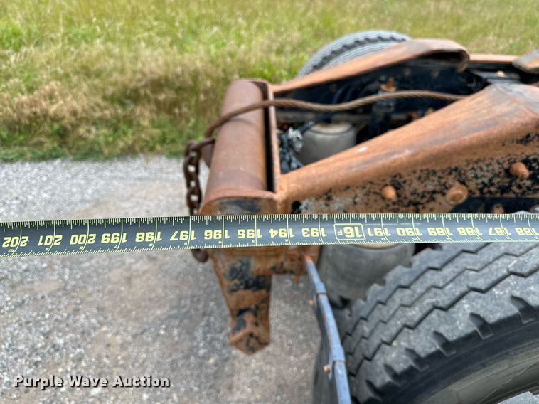 image for item OC9035 2011 Peterbilt 365  winch truck