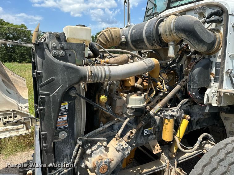 image for item OC9035 2011 Peterbilt 365  winch truck