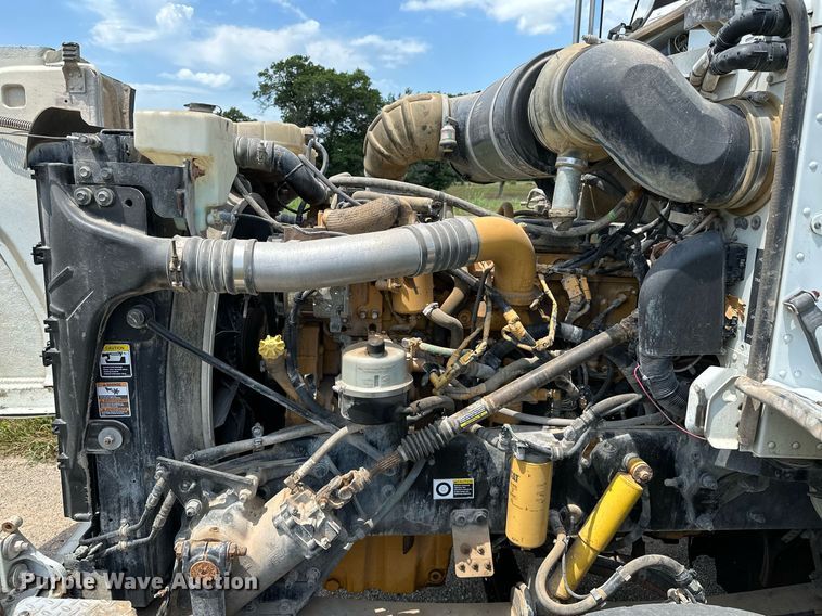 image for item OC9035 2011 Peterbilt 365  winch truck