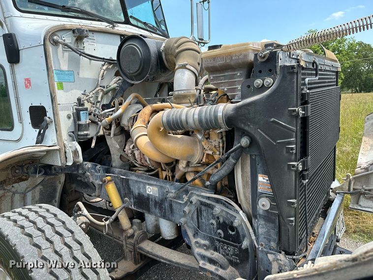 image for item OC9035 2011 Peterbilt 365  winch truck