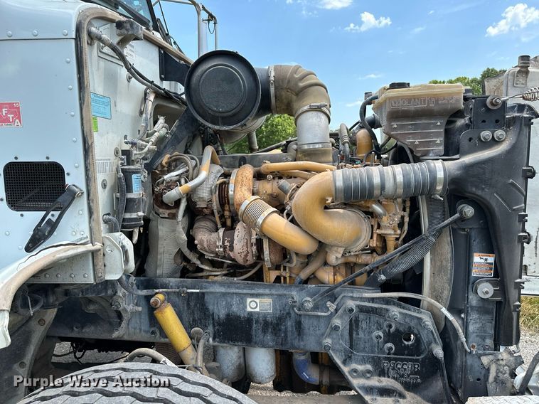 image for item OC9035 2011 Peterbilt 365  winch truck