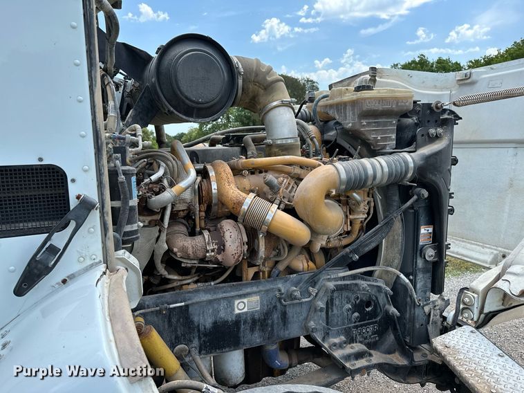 image for item OC9035 2011 Peterbilt 365  winch truck