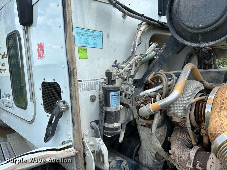 image for item OC9035 2011 Peterbilt 365  winch truck