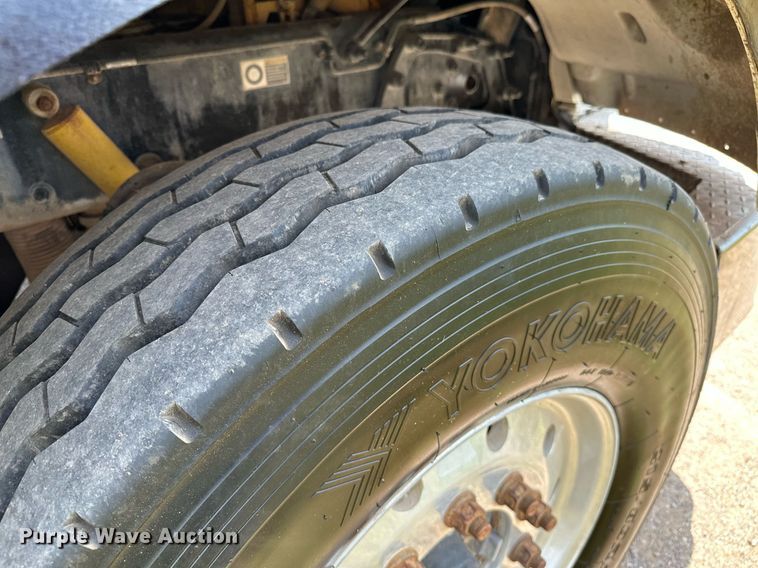 image for item OC9035 2011 Peterbilt 365  winch truck