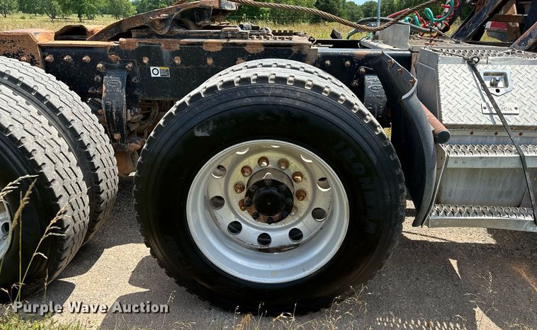 image for item OC9035 2011 Peterbilt 365  winch truck