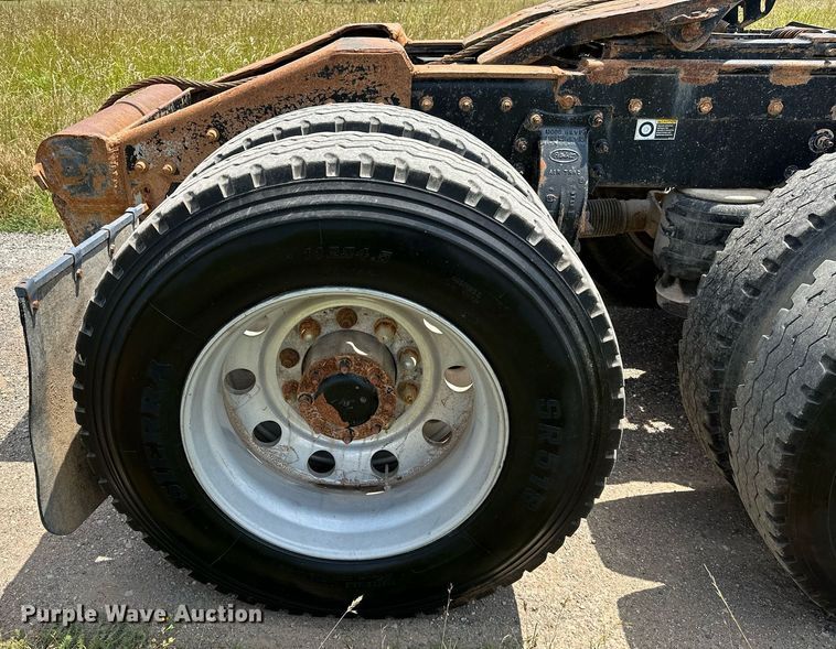 image for item OC9035 2011 Peterbilt 365  winch truck