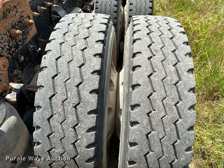 image for item OC9035 2011 Peterbilt 365  winch truck