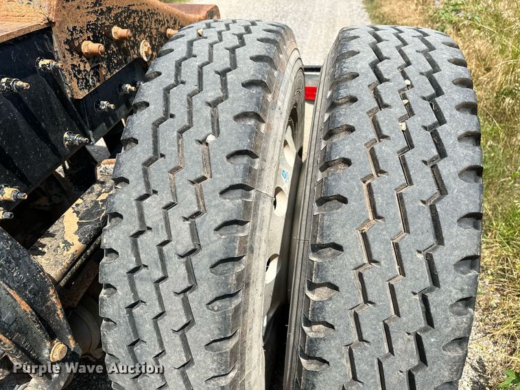 image for item OC9035 2011 Peterbilt 365  winch truck