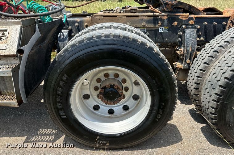 image for item OC9035 2011 Peterbilt 365  winch truck