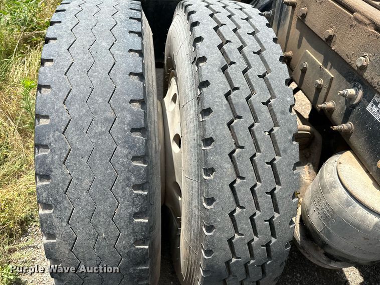 image for item OC9035 2011 Peterbilt 365  winch truck