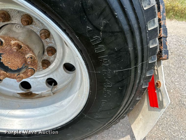 image for item OC9035 2011 Peterbilt 365  winch truck