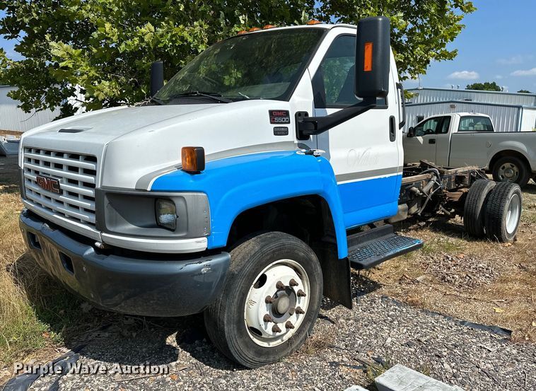 image for item OC9049 2009 GMC C5500  truck cab and chassis