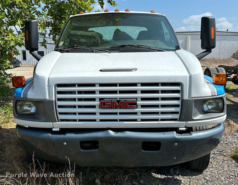 image for item OC9049 2009 GMC C5500  truck cab and chassis