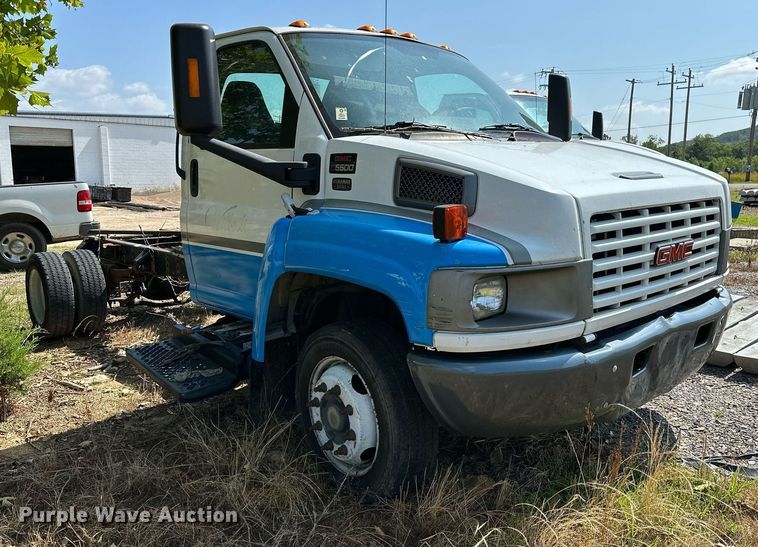 image for item OC9049 2009 GMC C5500  truck cab and chassis