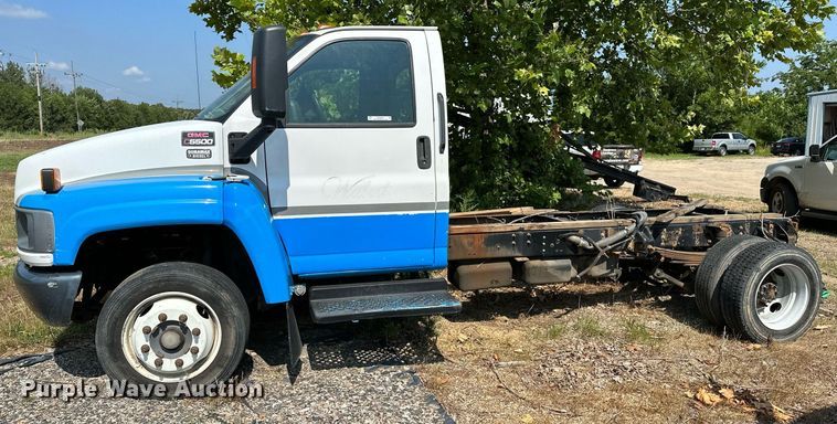 image for item OC9049 2009 GMC C5500  truck cab and chassis