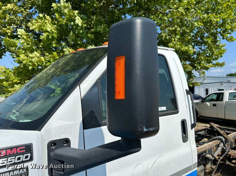 image for item OC9049 2009 GMC C5500  truck cab and chassis