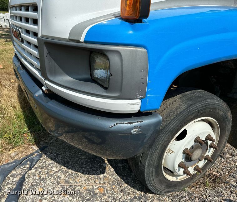 image for item OC9049 2009 GMC C5500  truck cab and chassis