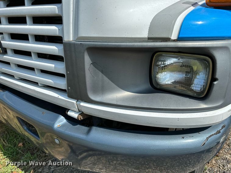 image for item OC9049 2009 GMC C5500  truck cab and chassis